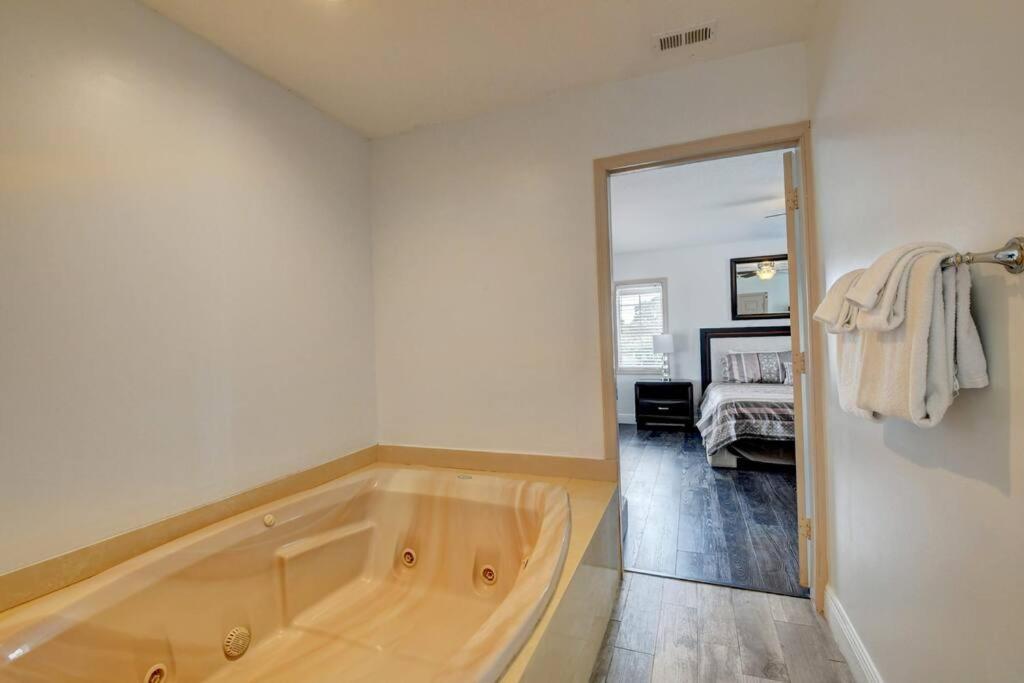 5 Bedroom Mansion With Pool And Non-Heated Jacuzzi Games In Boynton Beach Exterior foto